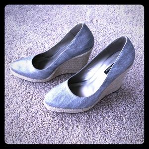 Michael Antonio silvery grey snake print wedges
